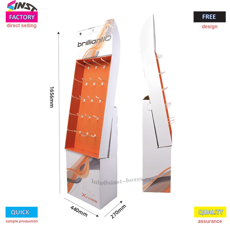 Saguaren kako kartoizko erakusleihoa